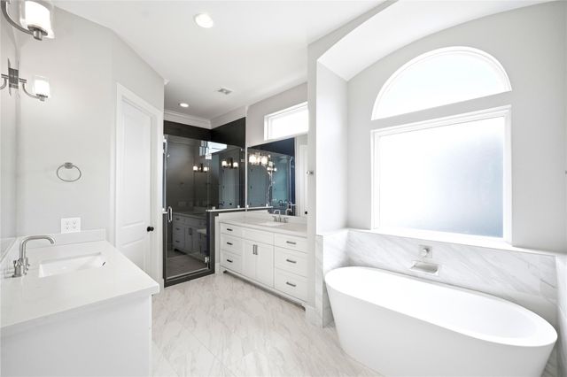 1204 W 16th Street B, Houston, TX 77008