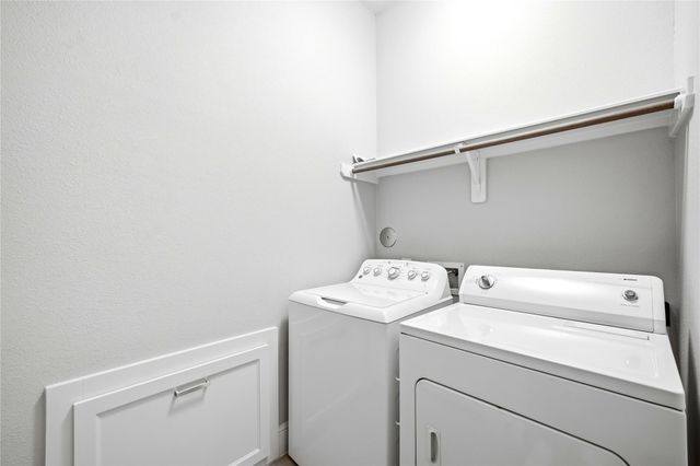 1204 W 16th Street B, Houston, TX 77008