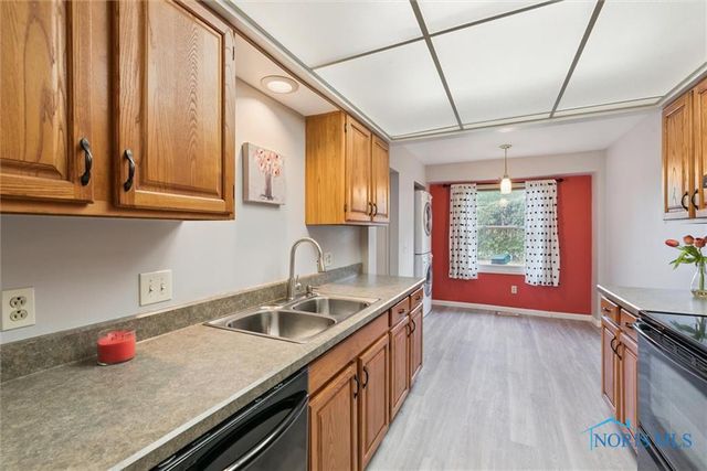 9886 Ford Rd., Perrysburg, OH 43551