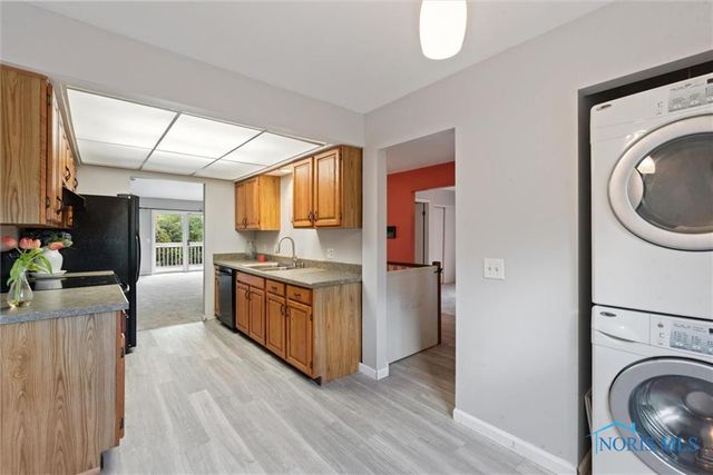 9886 Ford Rd., Perrysburg, OH 43551