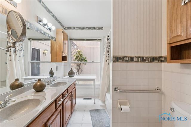 9886 Ford Rd., Perrysburg, OH 43551