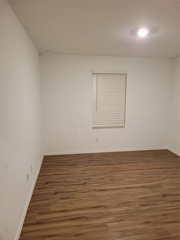 266 Silver Glen DR, Kyle, TX 78640