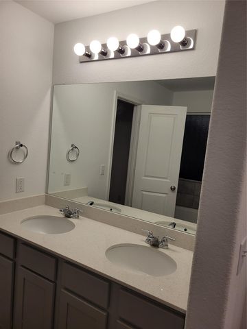 266 Silver Glen DR, Kyle, TX 78640