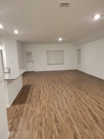 266 Silver Glen DR, Kyle, TX 78640