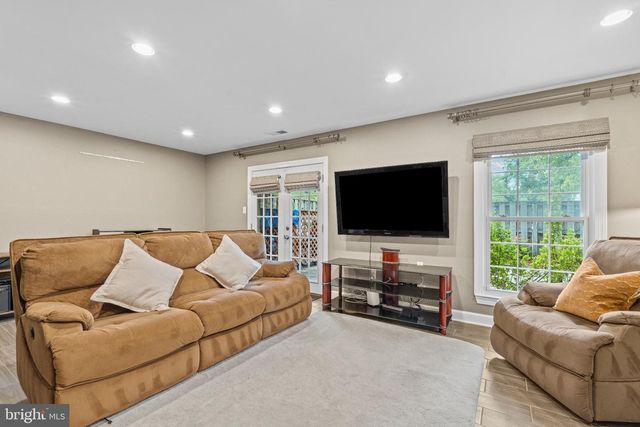 8265 CEDAR LANDING CT, Alexandria, VA 22306