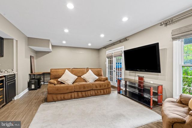 8265 CEDAR LANDING CT, Alexandria, VA 22306