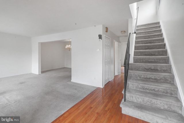 17 DENNISON DR, East Windsor, NJ 08520