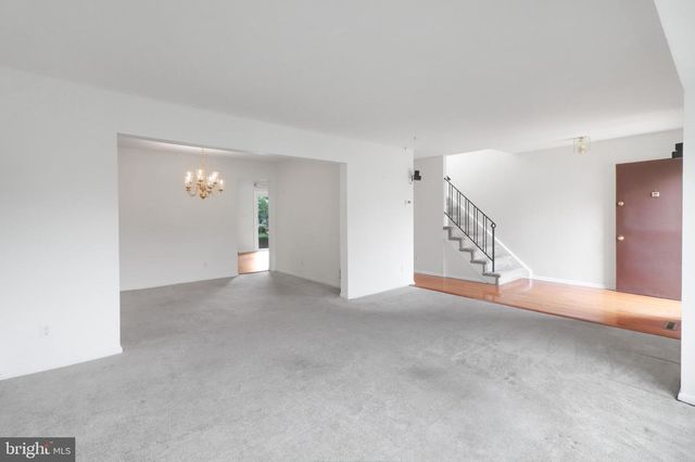 17 DENNISON DR, East Windsor, NJ 08520