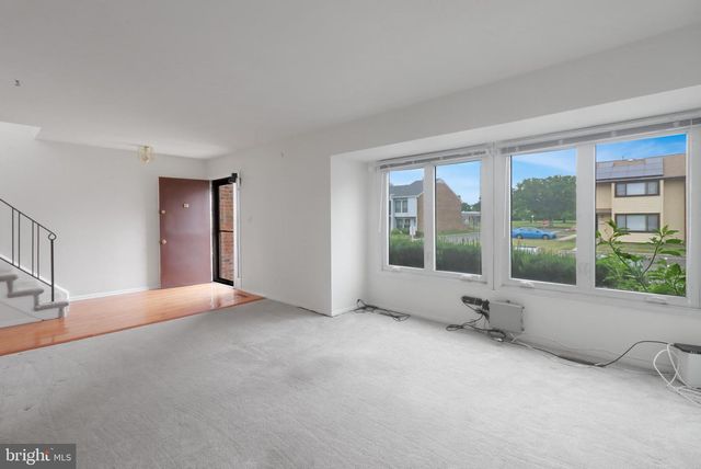 17 DENNISON DR, East Windsor, NJ 08520