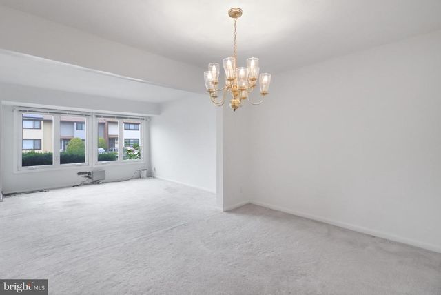 17 DENNISON DR, East Windsor, NJ 08520