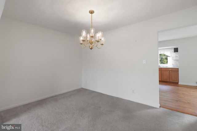 17 DENNISON DR, East Windsor, NJ 08520