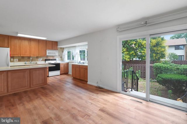 17 DENNISON DR, East Windsor, NJ 08520