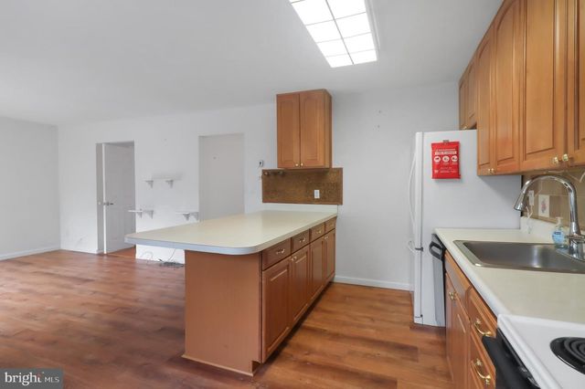 17 DENNISON DR, East Windsor, NJ 08520