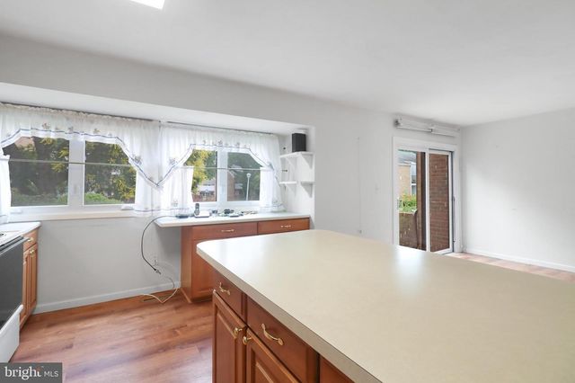 17 DENNISON DR, East Windsor, NJ 08520