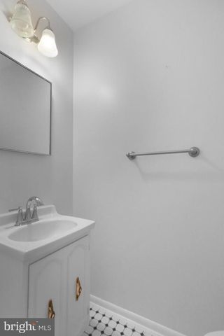 17 DENNISON DR, East Windsor, NJ 08520