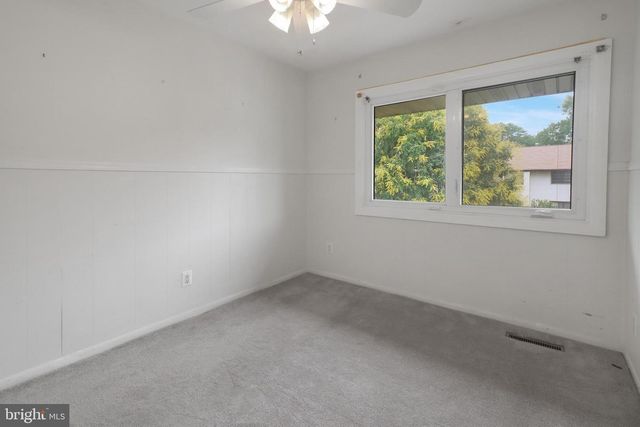 17 DENNISON DR, East Windsor, NJ 08520