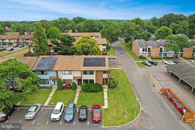 17 DENNISON DR, East Windsor, NJ 08520