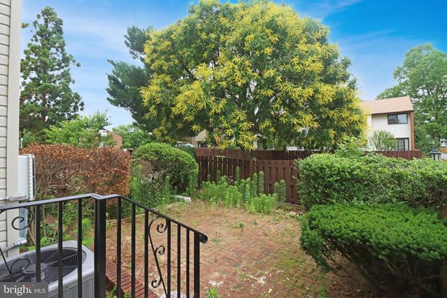17 DENNISON DR, East Windsor, NJ 08520