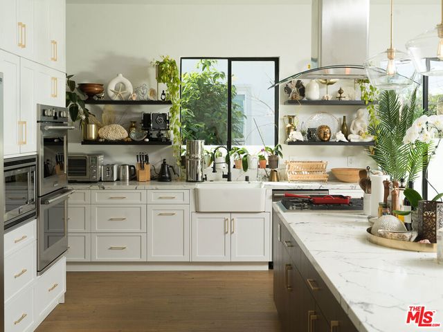 12713 Tiara Street, Valley Village, CA 91607