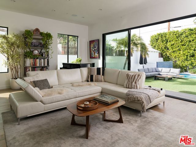 12713 Tiara Street, Valley Village, CA 91607