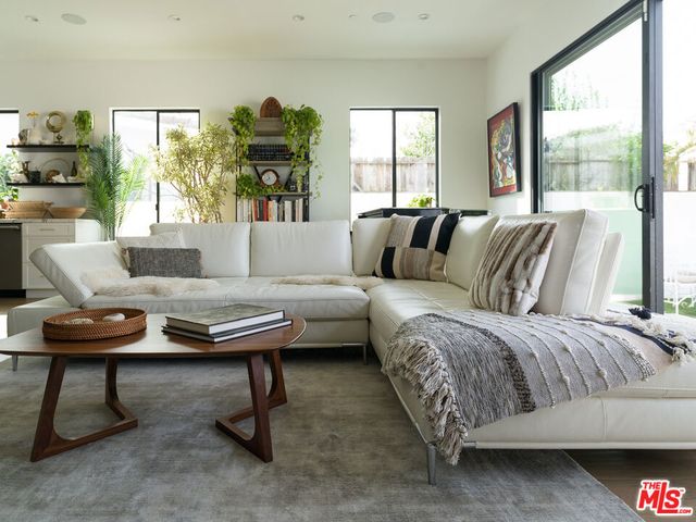 12713 Tiara Street, Valley Village, CA 91607