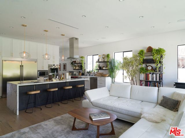 12713 Tiara Street, Valley Village, CA 91607