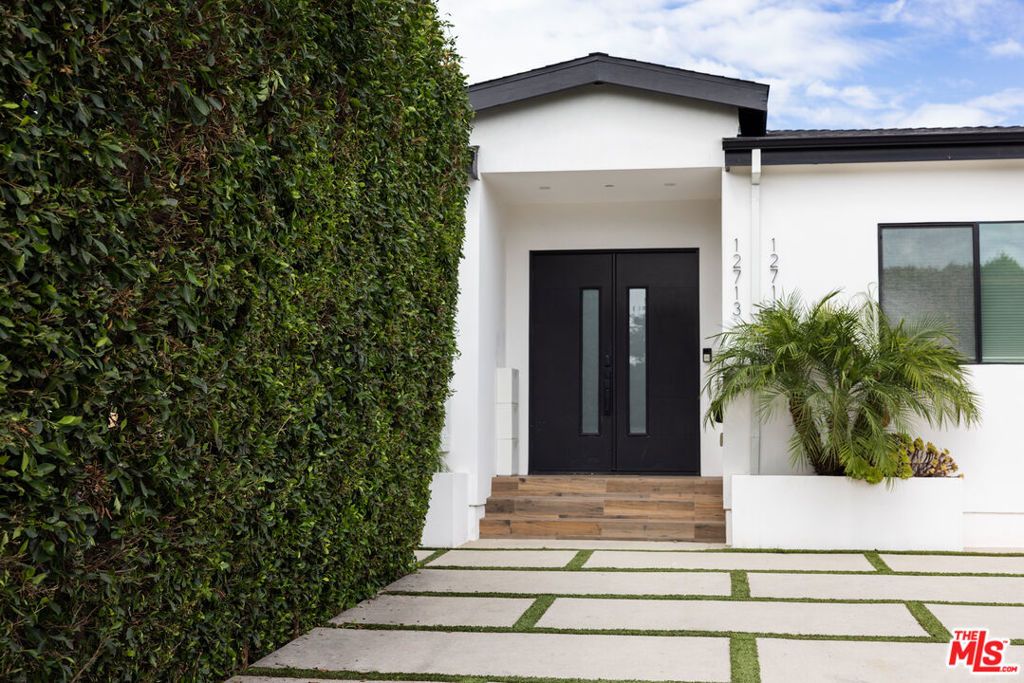 12713 Tiara Street, Valley Village, CA 91607