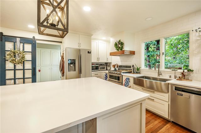 259 Ridge Road, Eureka Springs, AR 72631
