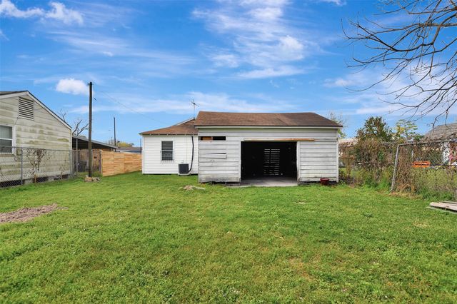 7714 Helmers Street, Houston, TX 77022