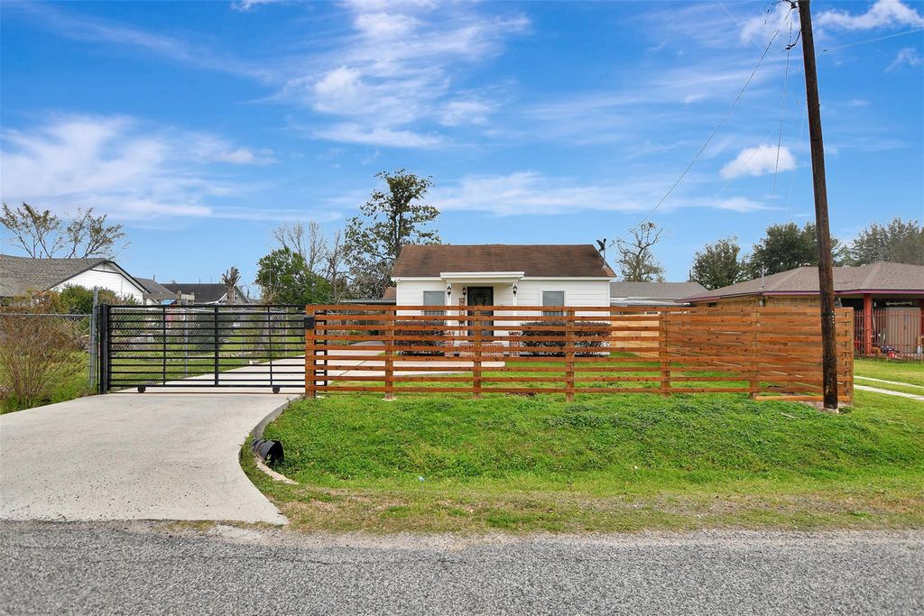 7714 Helmers Street, Houston, TX 77022