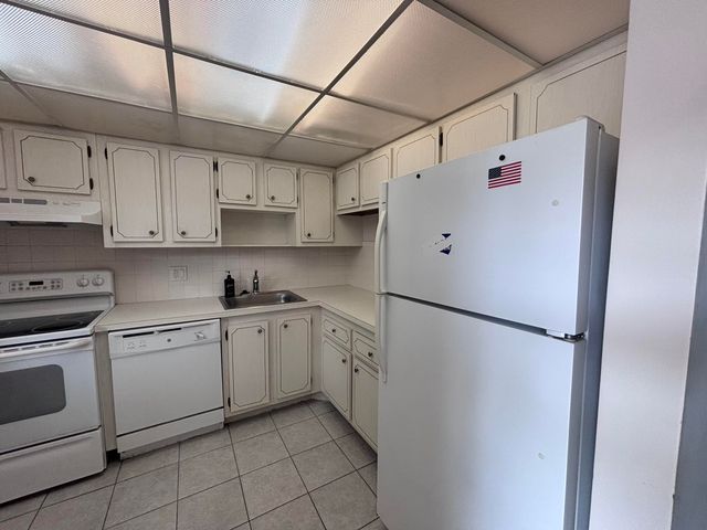 1015 Country Club Drive 205, Margate, FL 33063