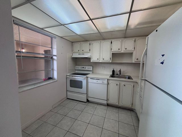 1015 Country Club Drive 205, Margate, FL 33063