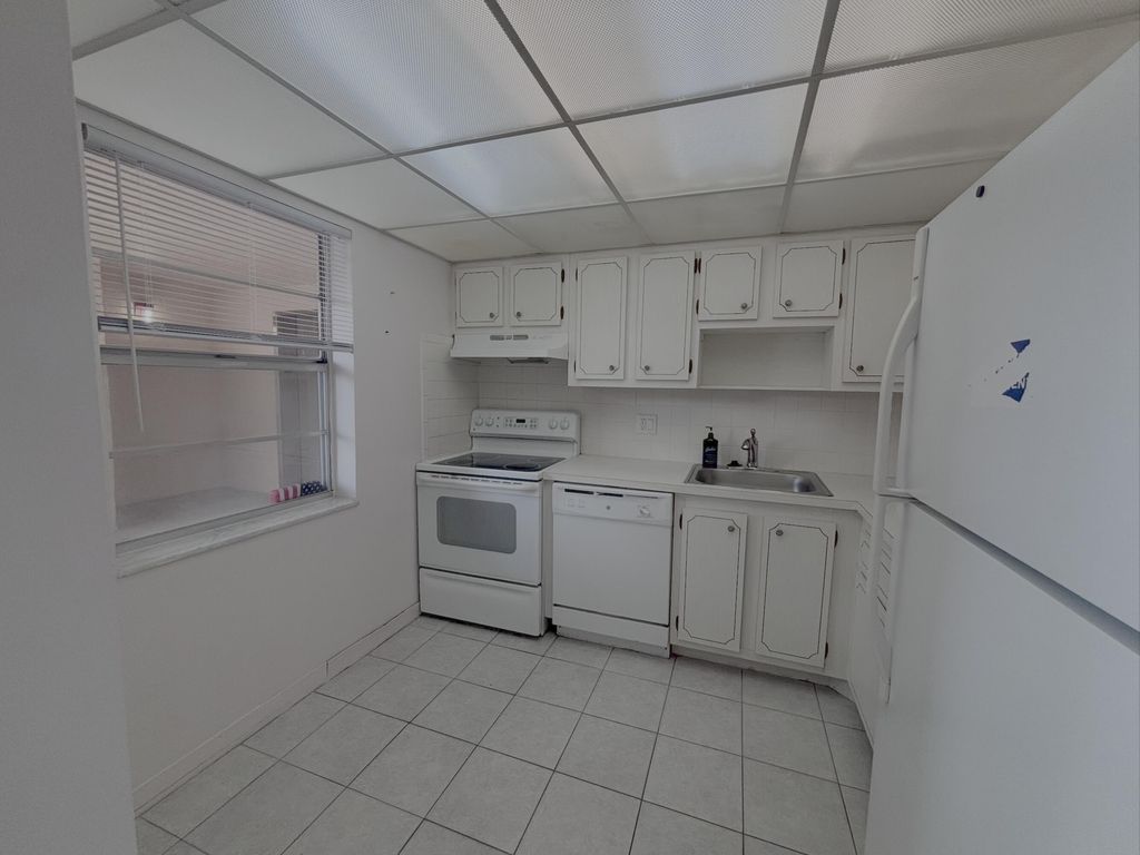 1015 Country Club Drive 205, Margate, FL 33063