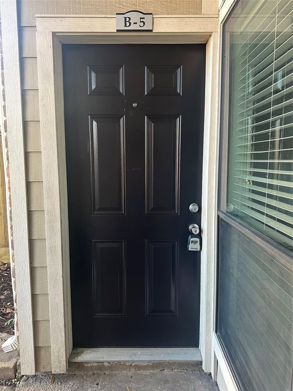 2001 Bering Drive 5B, Houston, TX 77057