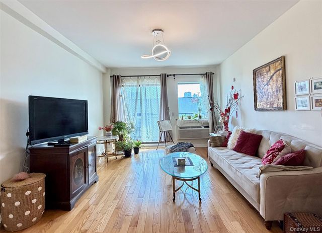 31-35 31ST Street 516, Astoria, NY 11106