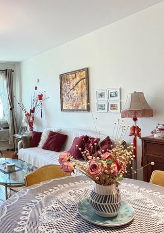 31-35 31ST Street 516, Astoria, NY 11106