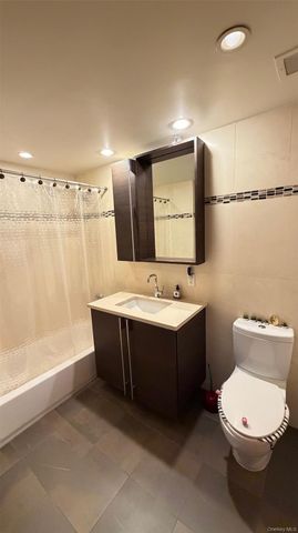 31-35 31ST Street 516, Astoria, NY 11106