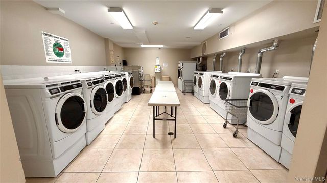 31-35 31ST Street 516, Astoria, NY 11106