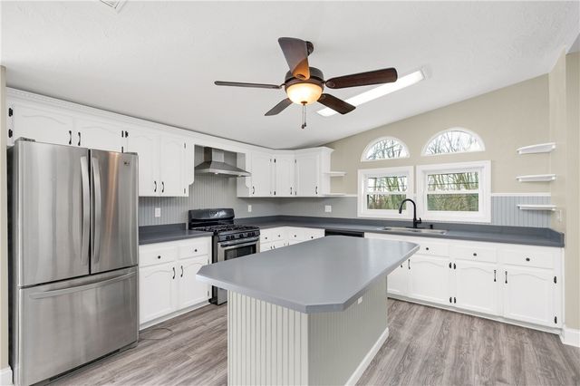 234 cherry blossom, Connoquenessing Twp, PA 16033