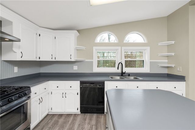 234 cherry blossom, Connoquenessing Twp, PA 16033