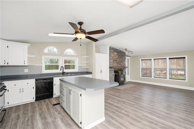 234 cherry blossom, Connoquenessing Twp, PA 16033