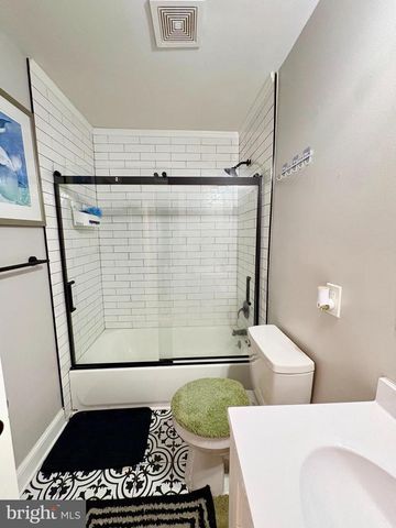 102 OVAL CIR, Wilmington, DE 19801