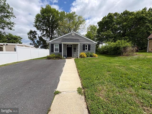 102 OVAL CIR, Wilmington, DE 19801