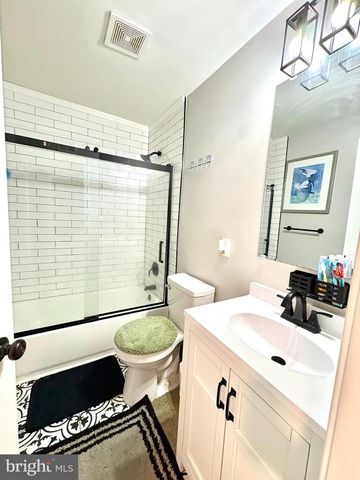 102 OVAL CIR, Wilmington, DE 19801