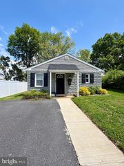 102 OVAL CIR, Wilmington, DE 19801