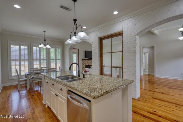 106 Elizabeth Drive, Brandon, MS 39042