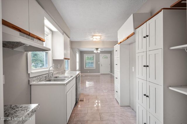 2455 Lindbergh Dr, Louisville, KY 40208