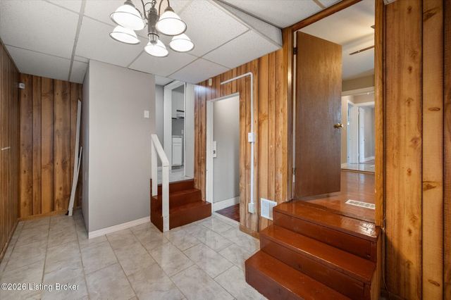 2455 Lindbergh Dr, Louisville, KY 40208