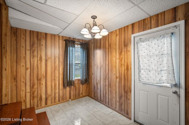2455 Lindbergh Dr, Louisville, KY 40208
