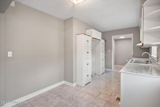 2455 Lindbergh Dr, Louisville, KY 40208